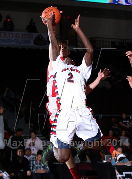 Thumbnail 2 in Mater Dei vs. Redondo Union (Tarkanian Classic) photogallery.