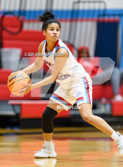 Thumbnail 1 in North Iredell vs Rocky River (North Iredell Holiday Classic) photogallery.