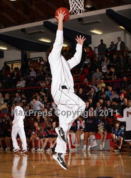 Thumbnail 1 in La Salle vs. Buckley (CIF SS Playoffs) photogallery.
