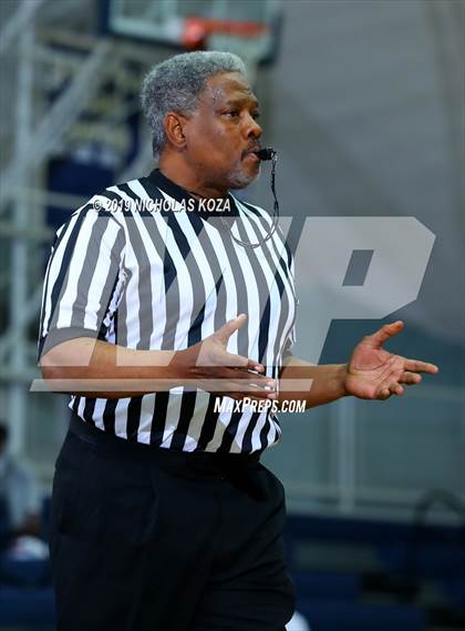 Thumbnail 3 in Long Beach Poly vs. Bishop Amat (St. John Bosco-Gahr Classic) photogallery.