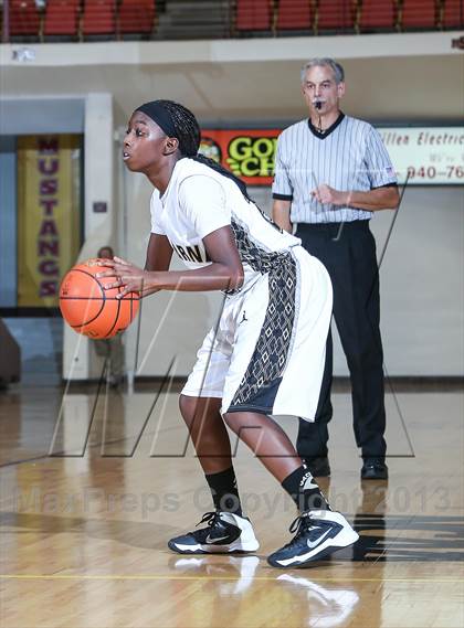 Thumbnail 1 in Cleburne vs. Martin (Fantasy of Lights Tournament) photogallery.