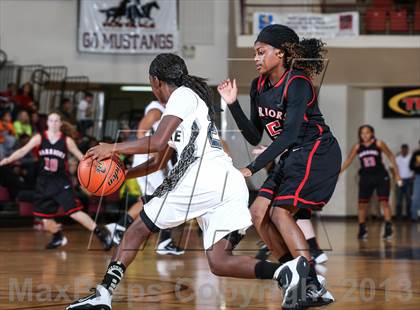 Thumbnail 2 in Cleburne vs. Martin (Fantasy of Lights Tournament) photogallery.