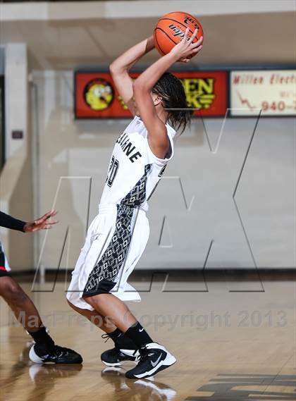 Thumbnail 1 in Cleburne vs. Martin (Fantasy of Lights Tournament) photogallery.