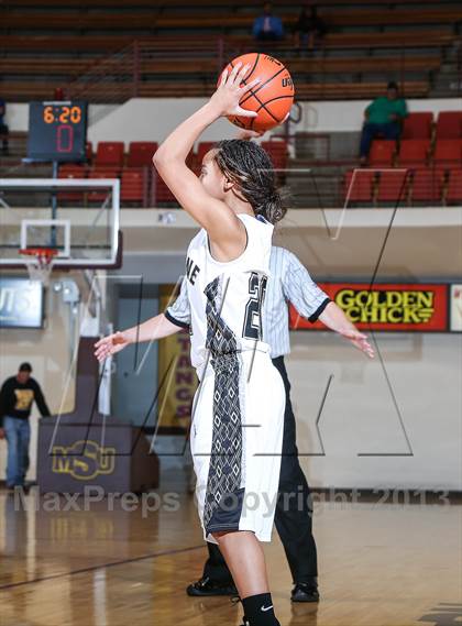 Thumbnail 2 in Cleburne vs. Martin (Fantasy of Lights Tournament) photogallery.