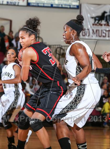 Thumbnail 3 in Cleburne vs. Martin (Fantasy of Lights Tournament) photogallery.