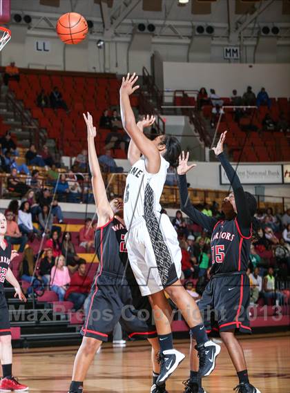 Thumbnail 2 in Cleburne vs. Martin (Fantasy of Lights Tournament) photogallery.