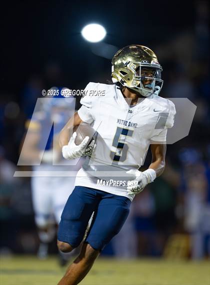 Thumbnail 2 in Notre Dame (SO) @ Bishop Amat photogallery.
