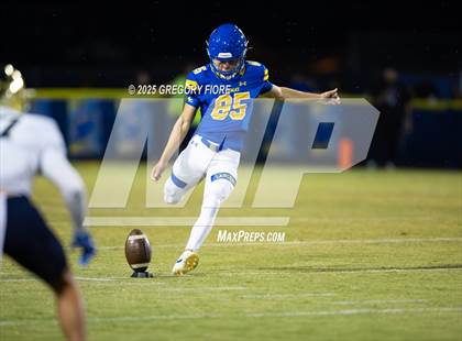 Thumbnail 3 in Notre Dame (SO) @ Bishop Amat photogallery.