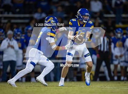 Thumbnail 3 in Notre Dame (SO) @ Bishop Amat photogallery.