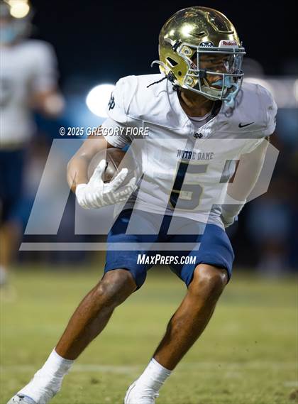 Thumbnail 1 in Notre Dame (SO) @ Bishop Amat photogallery.