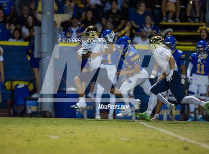 Thumbnail 1 in Notre Dame (SO) @ Bishop Amat photogallery.