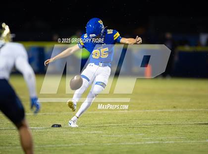 Thumbnail 1 in Notre Dame (SO) @ Bishop Amat photogallery.