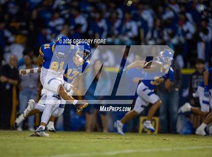 Thumbnail 2 in Notre Dame (SO) @ Bishop Amat photogallery.