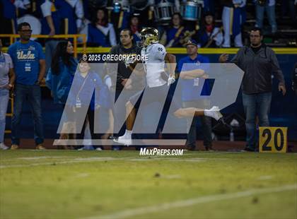 Thumbnail 2 in Notre Dame (SO) @ Bishop Amat photogallery.