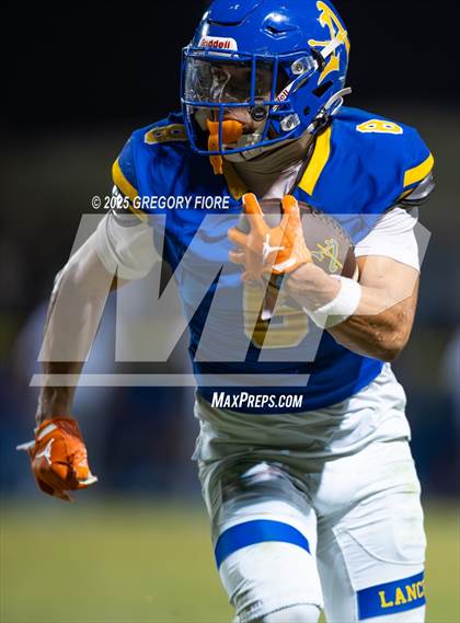Thumbnail 1 in Notre Dame (SO) @ Bishop Amat photogallery.