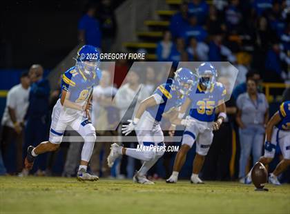 Thumbnail 3 in Notre Dame (SO) @ Bishop Amat photogallery.