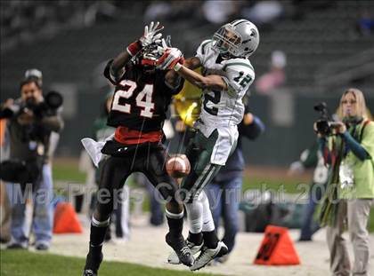 Thumbnail 2 in De La Salle vs. Centennial (CIF State D1 Final) photogallery.