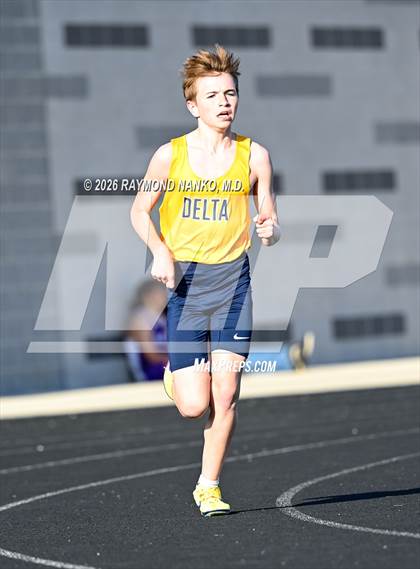 Thumbnail 2 in Muncie Central Duals (1600 Meter) photogallery.