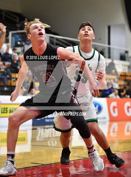Thumbnail 2 in Nogales vs. Foothill Tech (CIF SS 5AA Final) photogallery.