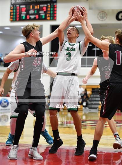 Thumbnail 3 in Nogales vs. Foothill Tech (CIF SS 5AA Final) photogallery.