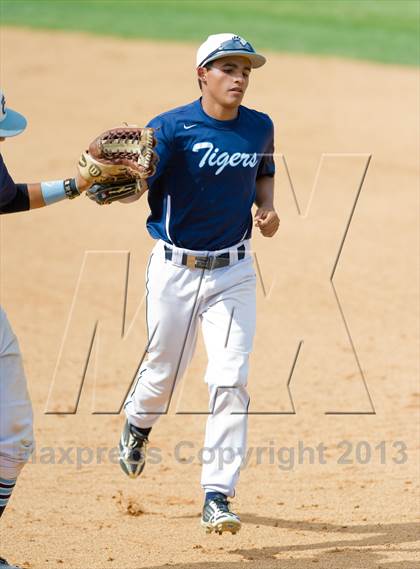 Thumbnail 3 in Carroll vs Taft (UIL 5A Region IV  Bi-District Playoff) photogallery.