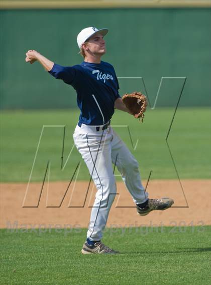 Thumbnail 3 in Carroll vs Taft (UIL 5A Region IV  Bi-District Playoff) photogallery.