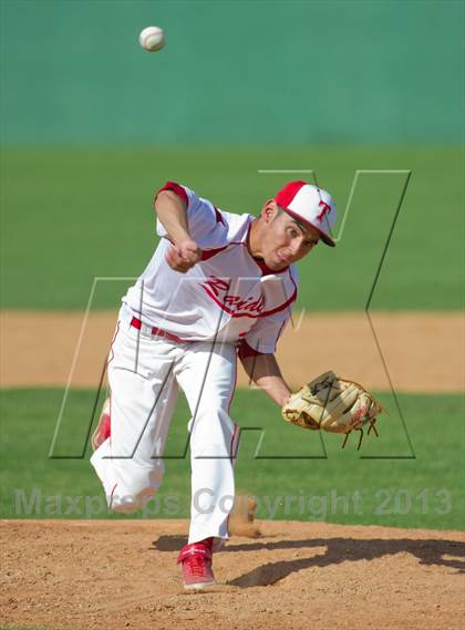 Thumbnail 3 in Carroll vs Taft (UIL 5A Region IV  Bi-District Playoff) photogallery.