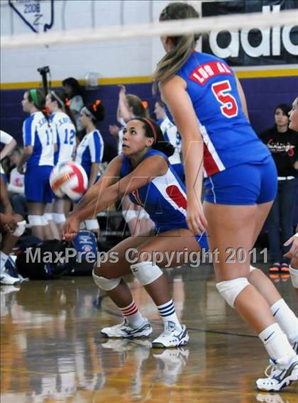 Thumbnail 3 in Clovis West vs. Los Alamitos (Duranho Fall Classic) photogallery.