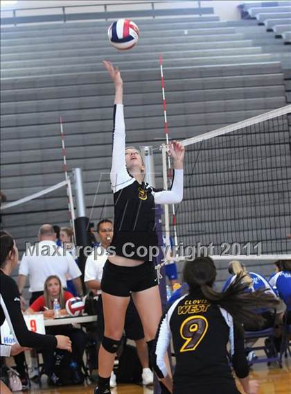 Thumbnail 1 in Clovis West vs. Los Alamitos (Duranho Fall Classic) photogallery.