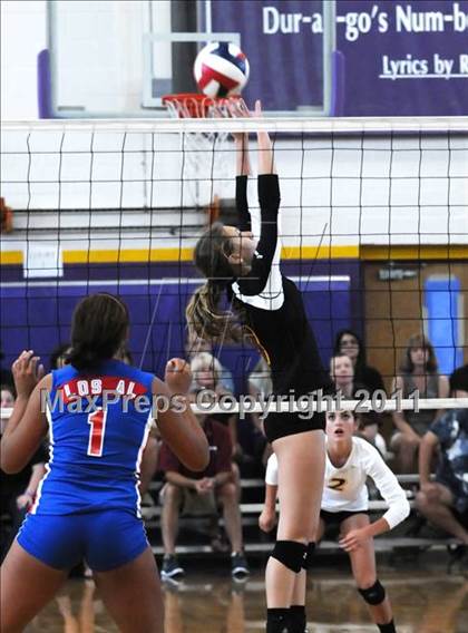 Thumbnail 2 in Clovis West vs. Los Alamitos (Duranho Fall Classic) photogallery.