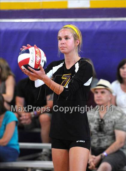 Thumbnail 2 in Clovis West vs. Los Alamitos (Duranho Fall Classic) photogallery.