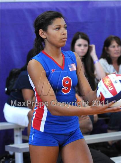 Thumbnail 1 in Clovis West vs. Los Alamitos (Duranho Fall Classic) photogallery.