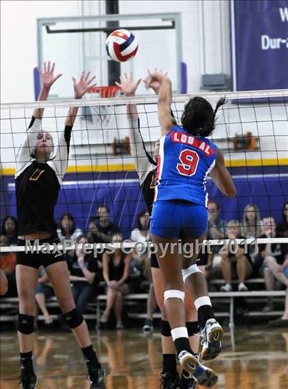 Thumbnail 3 in Clovis West vs. Los Alamitos (Duranho Fall Classic) photogallery.
