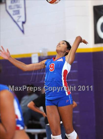 Thumbnail 3 in Clovis West vs. Los Alamitos (Duranho Fall Classic) photogallery.