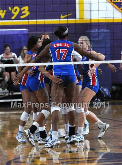 Thumbnail 1 in Clovis West vs. Los Alamitos (Duranho Fall Classic) photogallery.