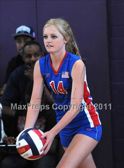 Thumbnail 3 in Clovis West vs. Los Alamitos (Duranho Fall Classic) photogallery.