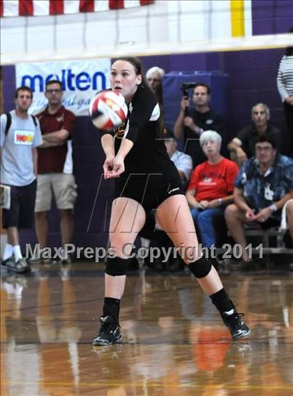 Thumbnail 3 in Clovis West vs. Los Alamitos (Duranho Fall Classic) photogallery.