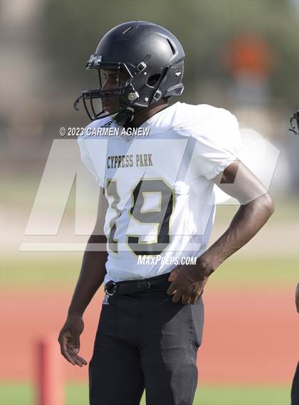 Thumbnail 3 in Cypress Ranch vs Cypress Park (B Teams) photogallery.