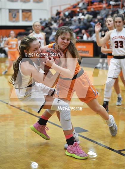 Thumbnail 3 in Sullivan Central @ Elizabethton (TSSAA 1-AA District Semifinal) photogallery.