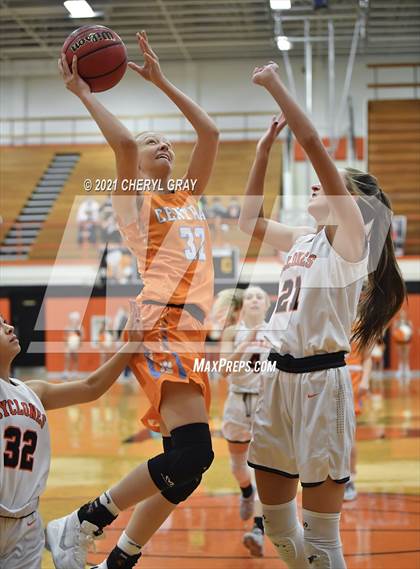 Thumbnail 3 in Sullivan Central @ Elizabethton (TSSAA 1-AA District Semifinal) photogallery.