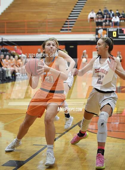 Thumbnail 2 in Sullivan Central @ Elizabethton (TSSAA 1-AA District Semifinal) photogallery.