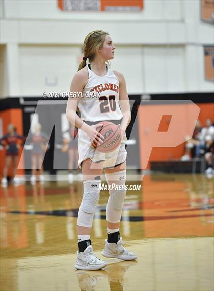 Thumbnail 2 in Sullivan Central @ Elizabethton (TSSAA 1-AA District Semifinal) photogallery.