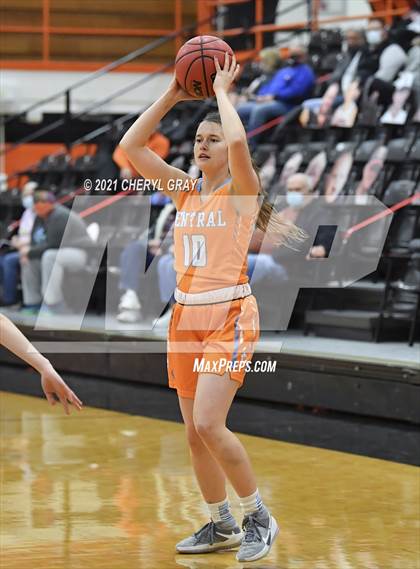 Thumbnail 1 in Sullivan Central @ Elizabethton (TSSAA 1-AA District Semifinal) photogallery.