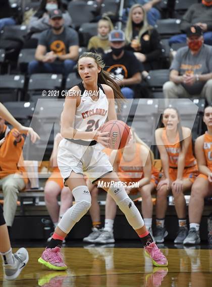 Thumbnail 1 in Sullivan Central @ Elizabethton (TSSAA 1-AA District Semifinal) photogallery.