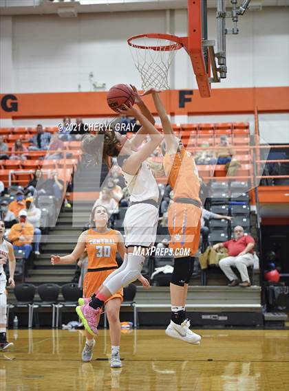 Thumbnail 3 in Sullivan Central @ Elizabethton (TSSAA 1-AA District Semifinal) photogallery.