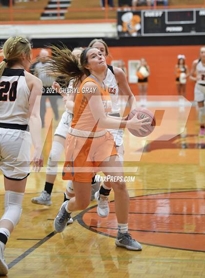 Thumbnail 1 in Sullivan Central @ Elizabethton (TSSAA 1-AA District Semifinal) photogallery.