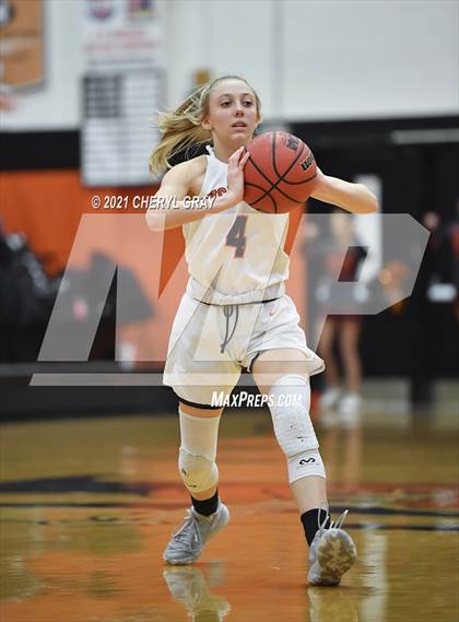 Thumbnail 2 in Sullivan Central @ Elizabethton (TSSAA 1-AA District Semifinal) photogallery.