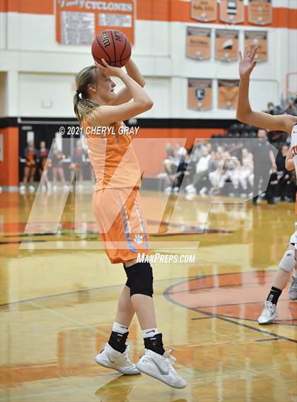 Thumbnail 3 in Sullivan Central @ Elizabethton (TSSAA 1-AA District Semifinal) photogallery.