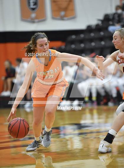 Thumbnail 1 in Sullivan Central @ Elizabethton (TSSAA 1-AA District Semifinal) photogallery.