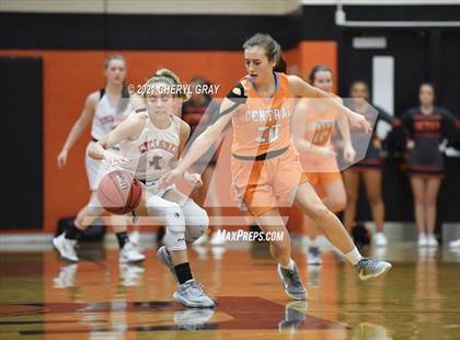Thumbnail 1 in Sullivan Central @ Elizabethton (TSSAA 1-AA District Semifinal) photogallery.